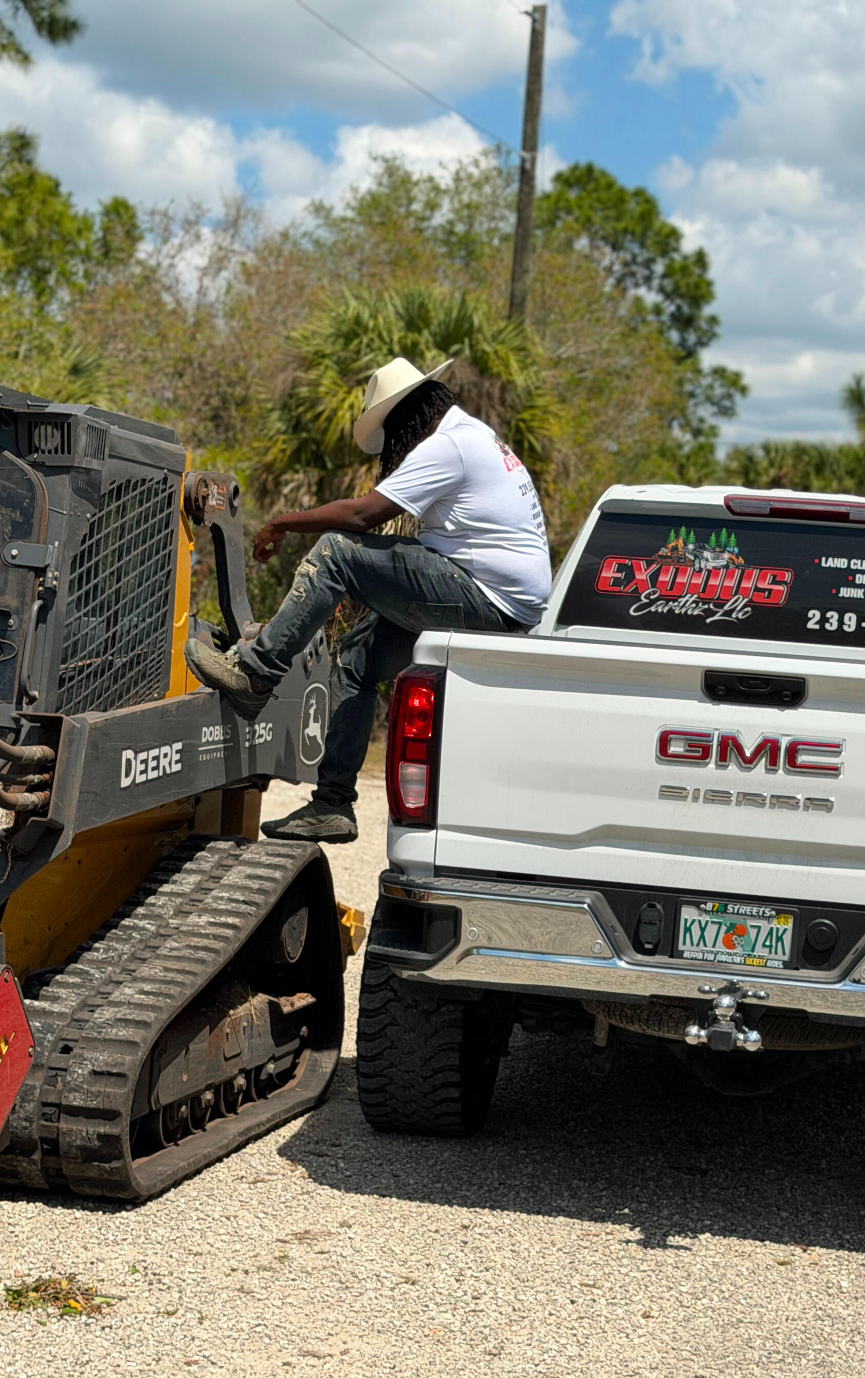 Exodus Earthz provides professional land clearing, forestry mulching, and site preparation services throughout Lee County, Florida. We proudly serve Fort Myers, Cape Coral, Lehigh Acres, Bonita Springs, and surrounding areas. Our team delivers reliable sch